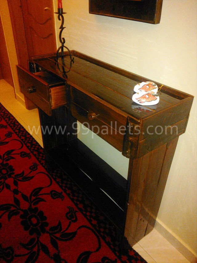 DIY Pallet Desk with Drawers | 99 Pallets