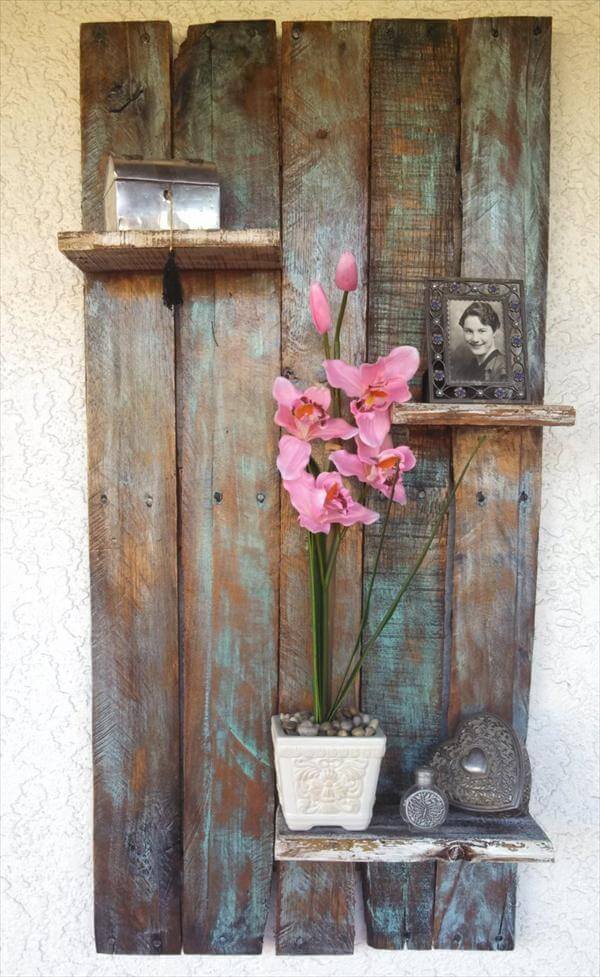 DIY Floating Pallet Shelf