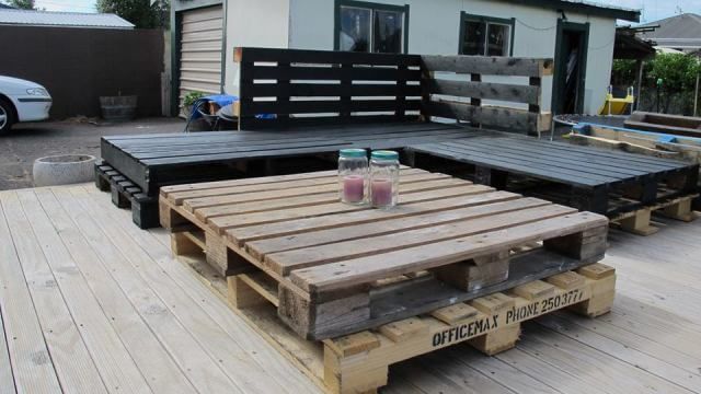 Wood Pallet Deck Furniture (Sofa and Table) | 99 Pallets