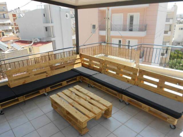 Pallet Sectional Couch for Outdoors