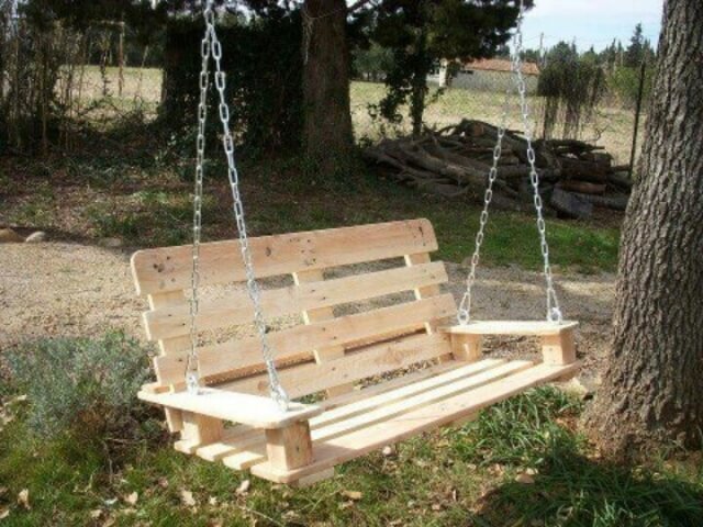 Creative Pallet Swing for Small Space