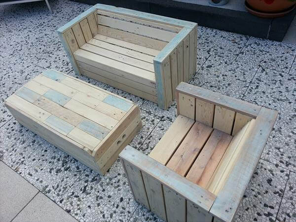 posts pallet outdoor sofa with table for lounge diy pallet outdoor 