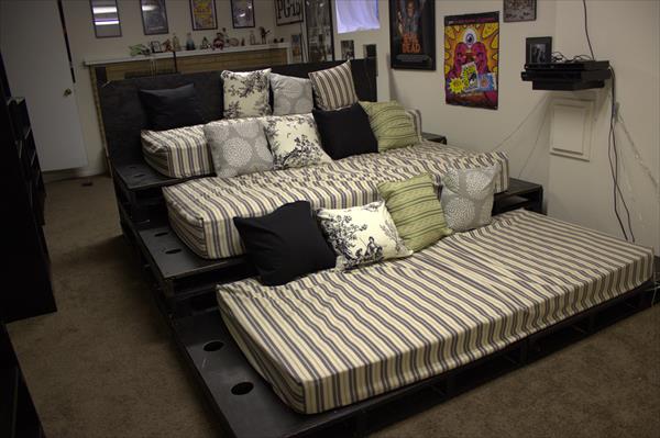 Backyard Theater Seating Ideas : Pallet Sectional Sofa With Lights on pallet furniture seat cushions Backyard Theater Seating Ideas : Pallet Sectional Sofa With Lights on pallet furniture seat cushions