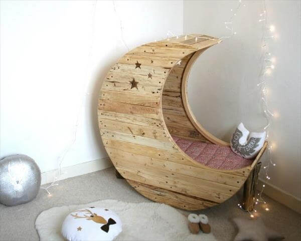 DIY Pallet Moon Shaped Baby Cradle  99 Pallets