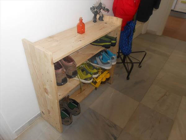as well Shoe Rack Made From Pallets besides Pallet Storage Bench Ideas 