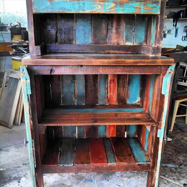 DIY Pallet Hutch 99 Pallets