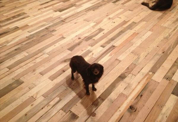 DIY Pallet Flooring: Pallet Interior Improvement | 99 Pallets