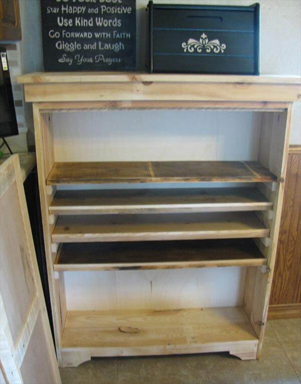 DIY Pallet Pantry - Pallet Cabinet | 99 Pallets