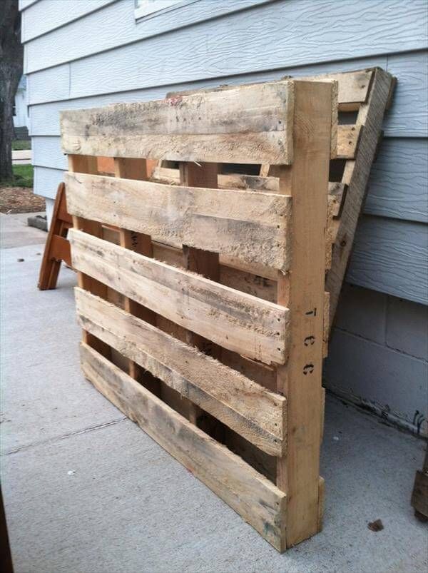 DIY: How to Build a Pallet Dog Bed | 99 Pallets
