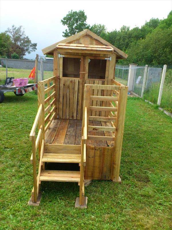 reclaimed pallet playhouse