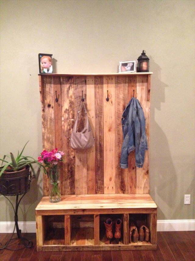 10 Reclaimed Wood Pallet Coat Rack | 99 Pallets