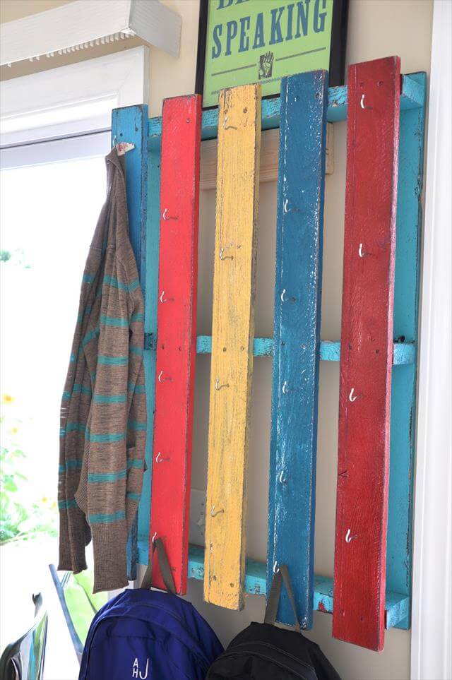 10 Reclaimed Wood Pallet Coat Rack 99 Pallets