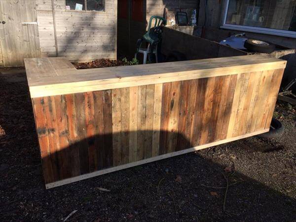 DIY Pallet L-Shape Desk - Counter and Bar Table | 99 Pallets