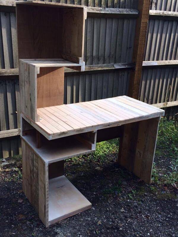 DIY Pallet Computer Desk or Media Table | 99 Pallets