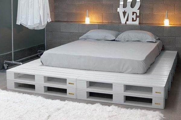 DIY Chic White Platform Pallet Bed  99 Pallets