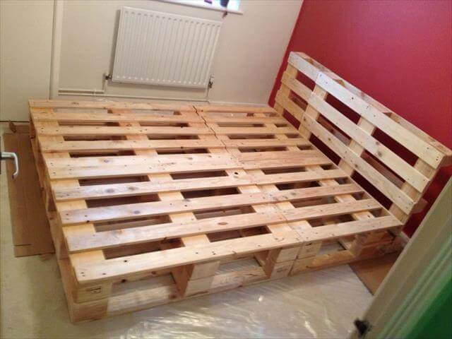 Beautiful DIY Pallet Bed 99 Pallets