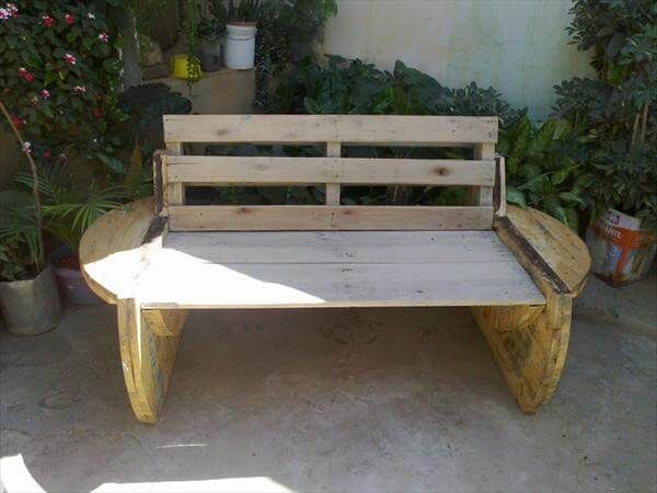 DIY Recycled Pallet and Cable Spool Bench - Patio Sofa!!! | 99 Pallets