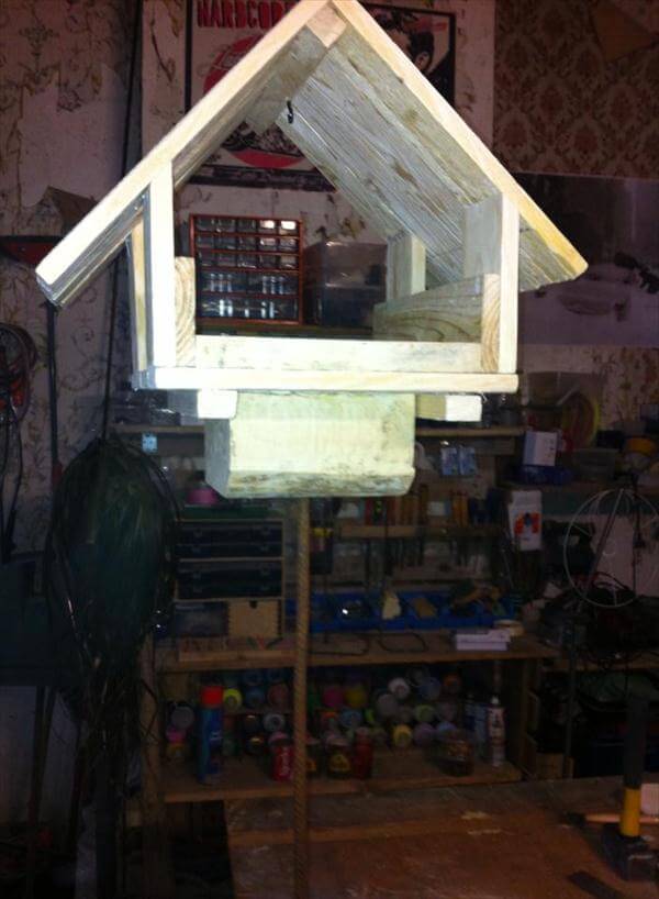 DIY Pallet Bird Feeder 99 Pallets diy-pallet-bird-feeder-99-pallets
