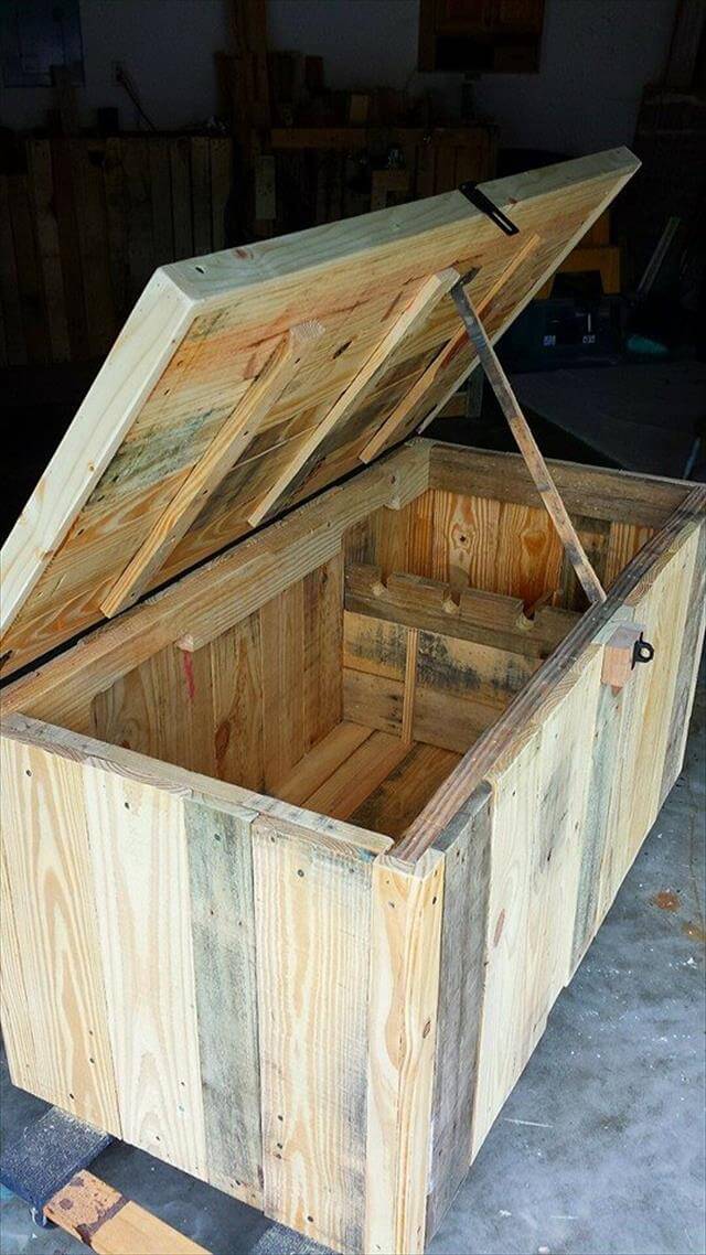 toy chest out of pallets