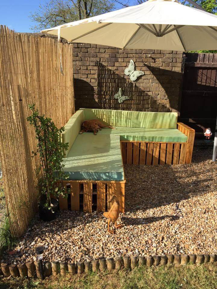 DIY Pallet Sectional Bench for Patio and Gazebo