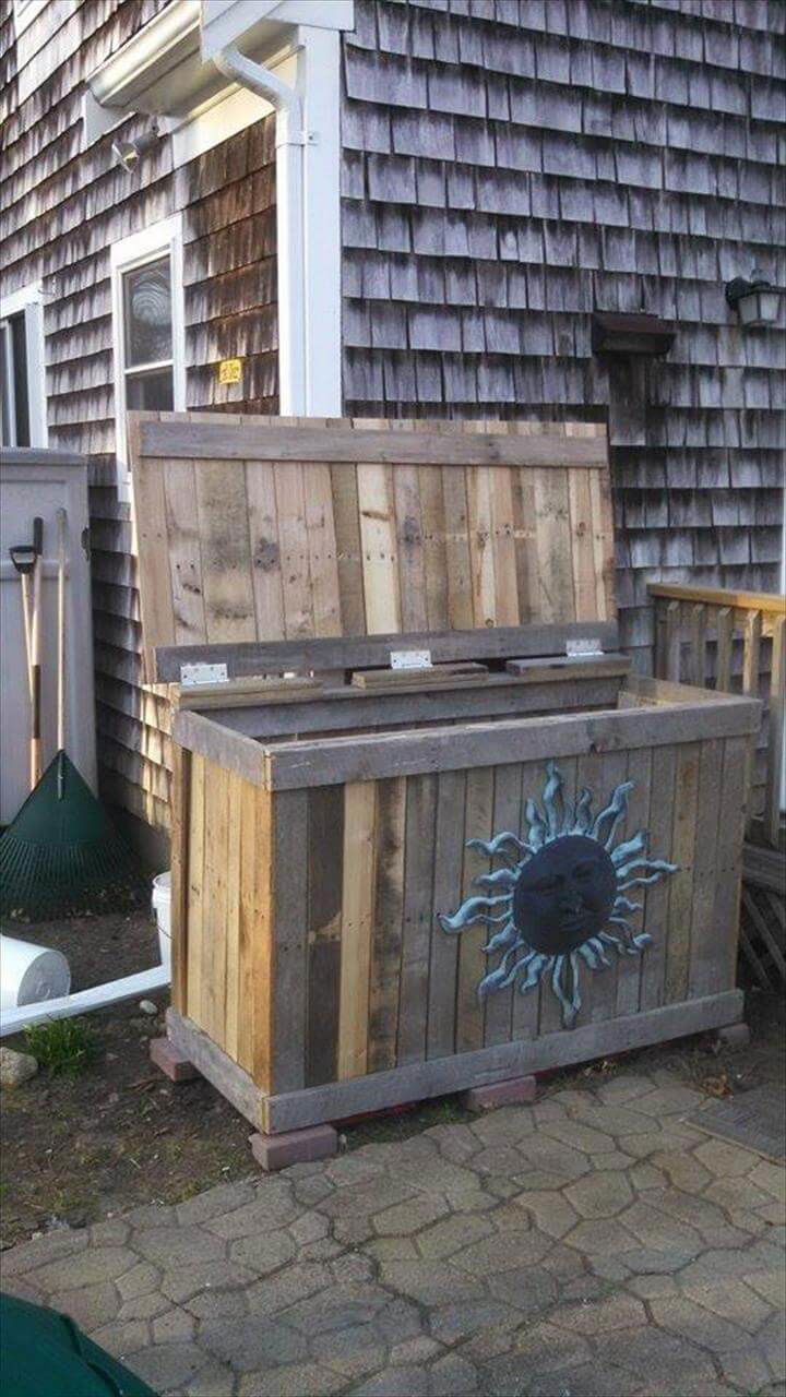Pallet Trash Bin Holder DIY 99 Pallets