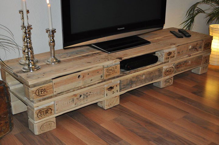 DIY Pallet Low Media Table 99 Pallets