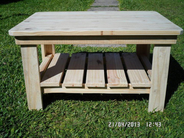 DIY Wood Pallet Coffee Table