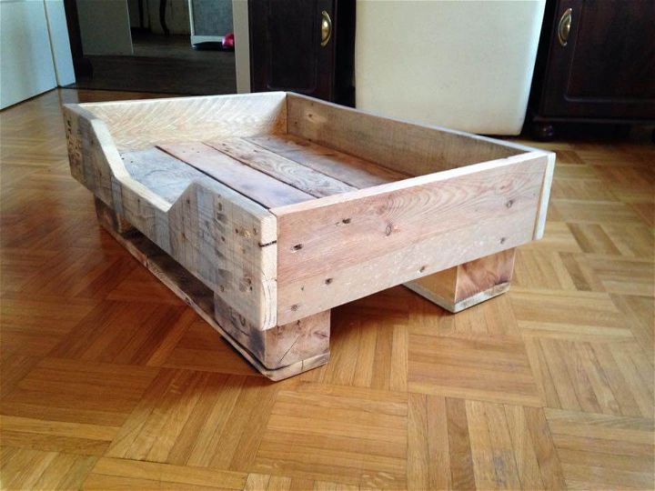 DIY Pallet Dog Bed with Flat Wooden Legs | 99 Pallets