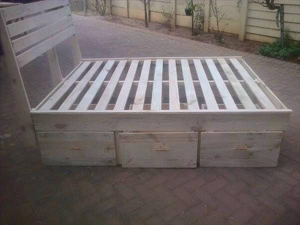 Pallet King Size Bed Frame with Headboard | 99 Pallets