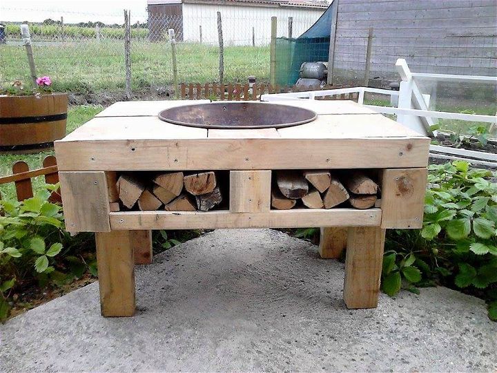 DIY Pallet Fire-Pit Table with Firewood Storage 99 Pallets