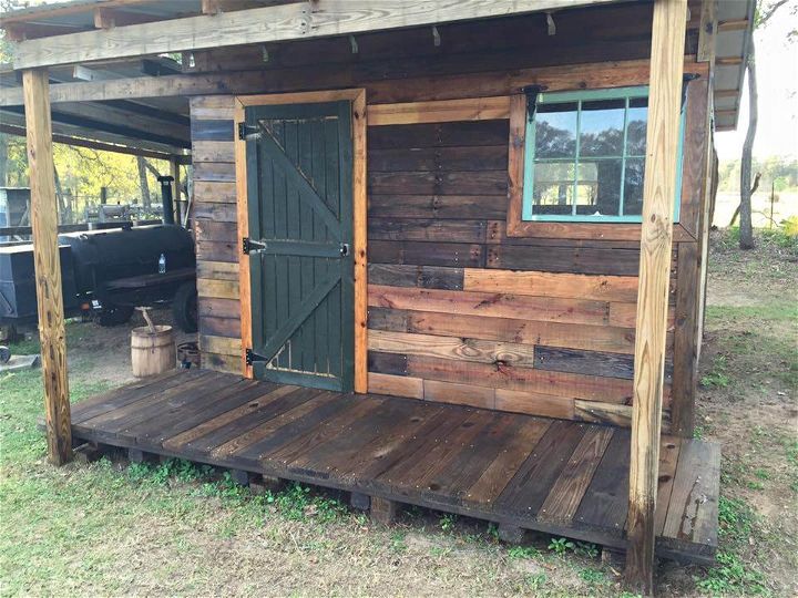 By flooring up some pallet boards, a little porch has also been ...