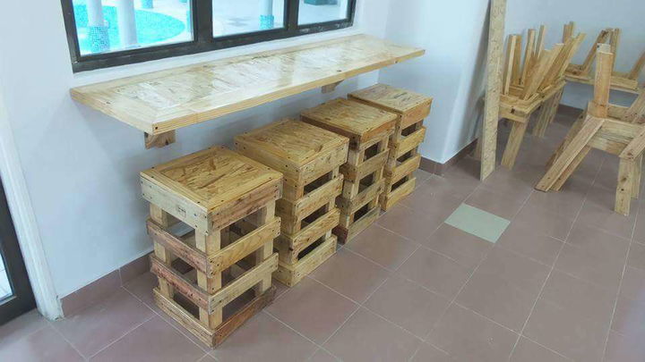 Wall Hanging Desk diy pallet wall hanging desk with 4 stools! | 99 pallets Wall Hanging Desk diy pallet wall hanging desk with 4 stools! | 99 pallets