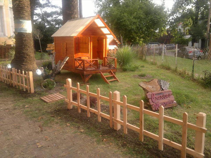 LowCost Pallet Playhouse 99 Pallets