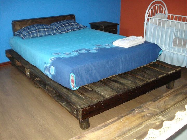 Wooden Pallet Bed in Rustic Style 99 Pallets