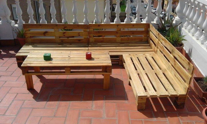 Build Pallet Outdoor Furniture Set