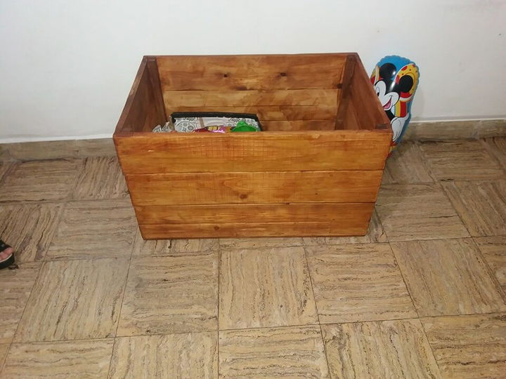 toy chest out of pallets