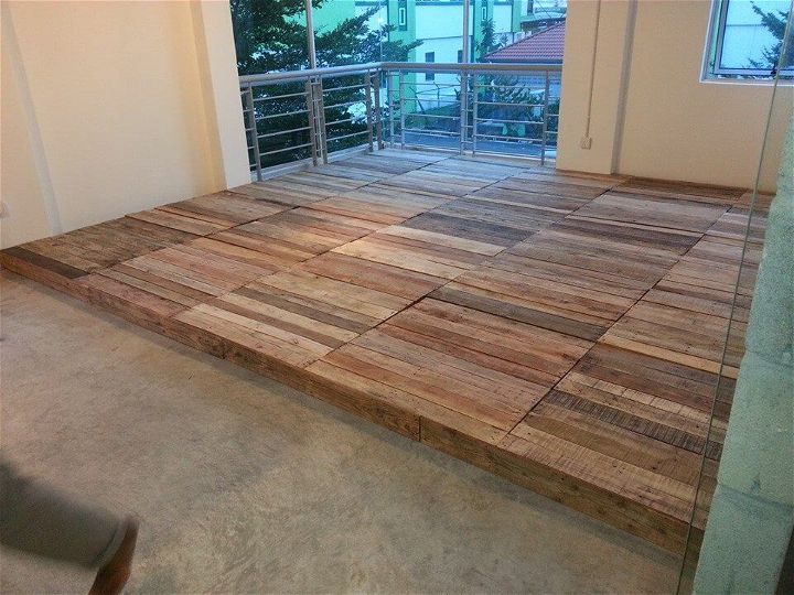 Recycled Pallet Flooring - DIY | 99 Pallets