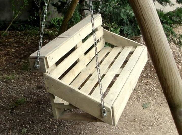 handamde wooden pallet swing