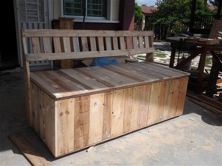 Pallet Outdoor Bench with Storage Box | 99 Pallets