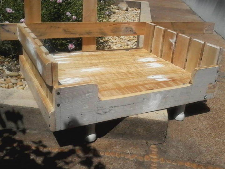 DIY Wooden Pallet Dog Beds 99 Pallets