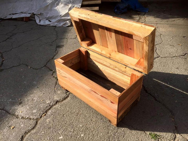 toy chest out of pallets