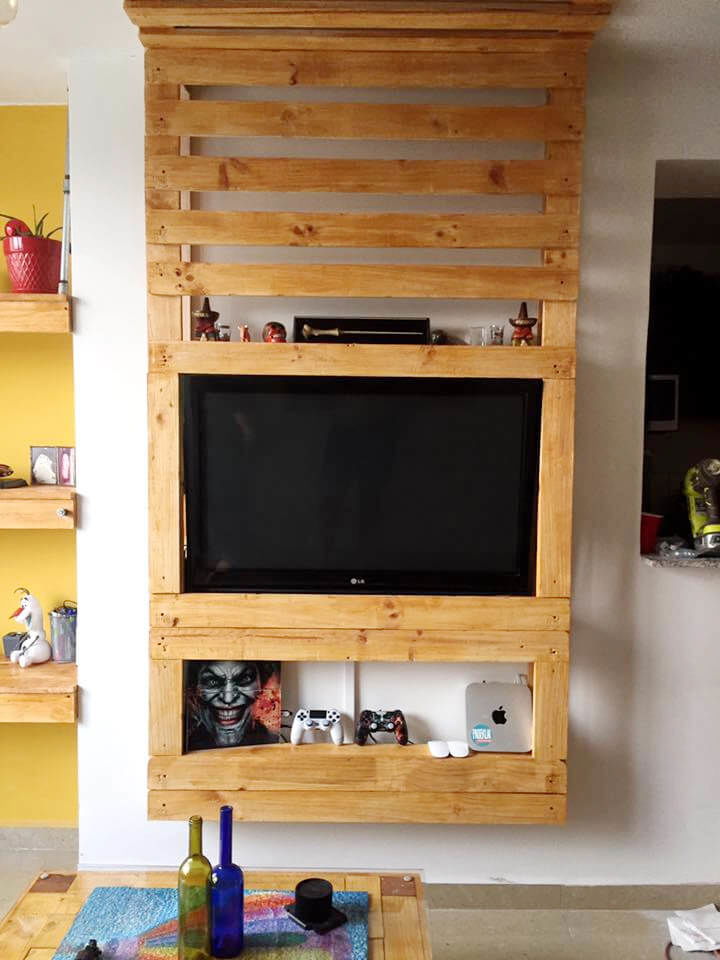 Pallet Media Wall / Entertainment Center 99 Pallets