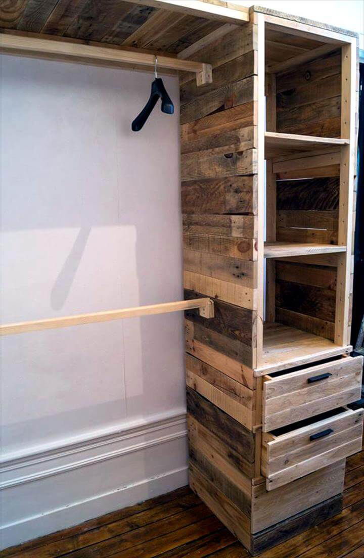 Build a Dressing Room with Pallets for Free 99 Pallets