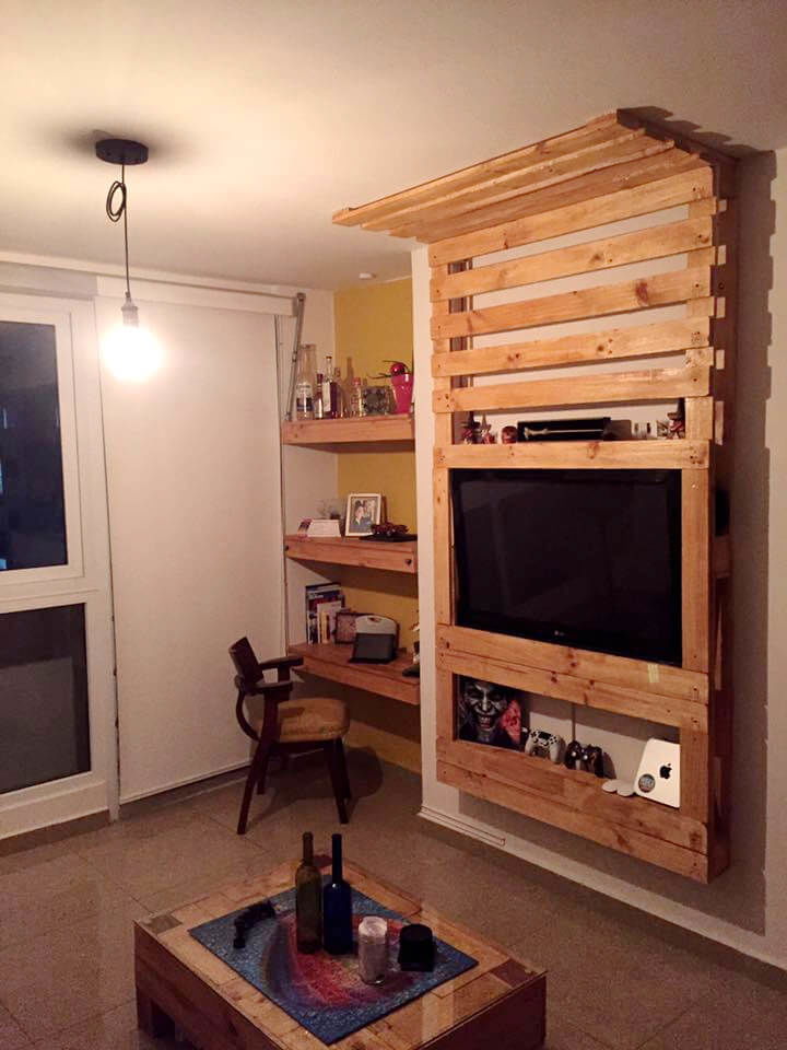Pallet Media Wall / Entertainment Center 99 Pallets