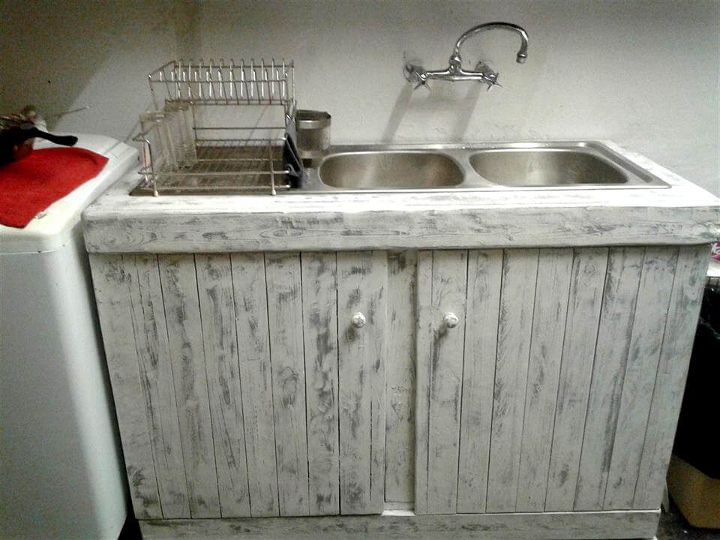 pallet with kitchen sink