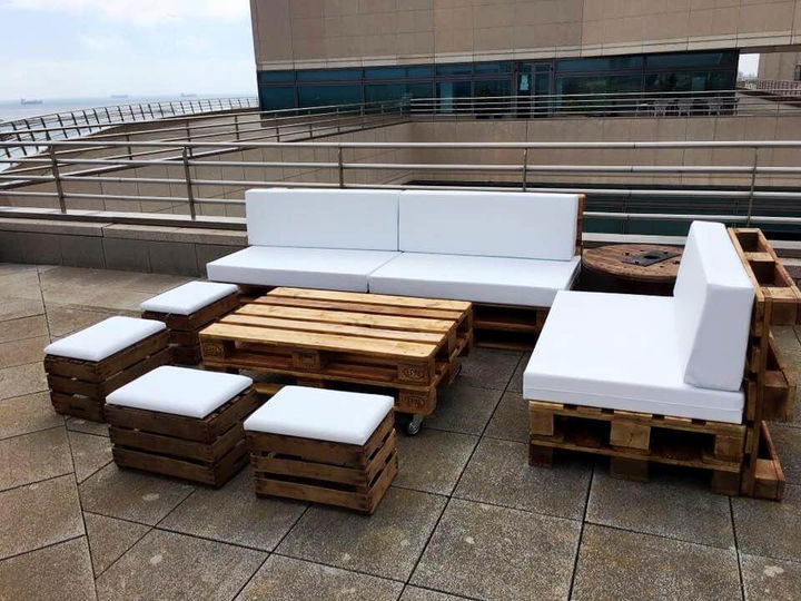 DIY Pallet Outdoor Sofa Ideas | 99 Pallets