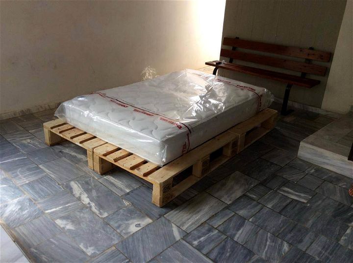 10+ Ideas about Pallet Bed Frames 99 Pallets