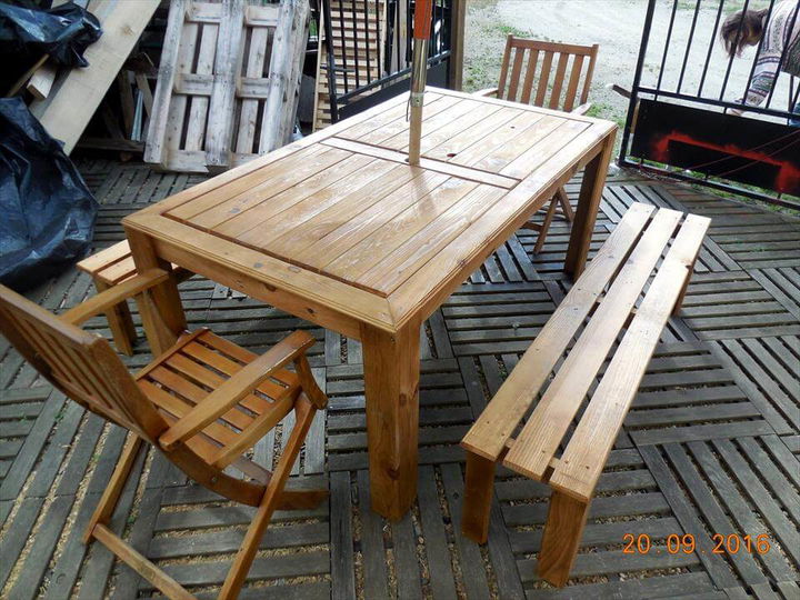 pallet-dining-set-with-adirondack-chairs