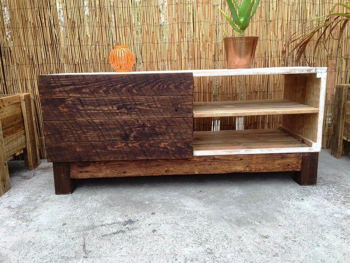 Beautiful Pallet TV Stand