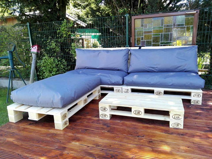 DIY Awesome Pallet Sofa Design for Outdoors | 99 Pallets